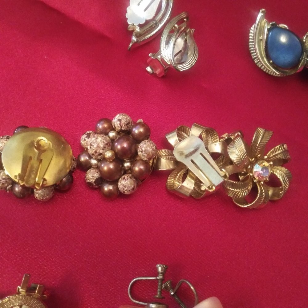 2297 Lot of 14 Pair Vintage Clip On and Screw Back Earrings - Picture 6 of 8